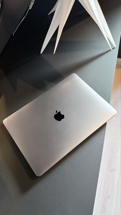 MacbBook Air A2337 M1 8 GB  256 GB super stan bateria 88%