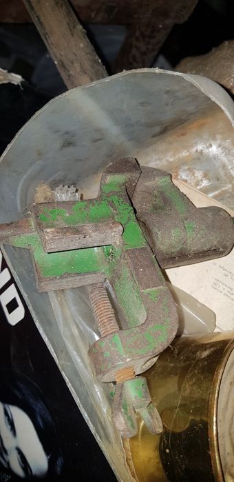 Слесарные тиски маленькие, средние, большие