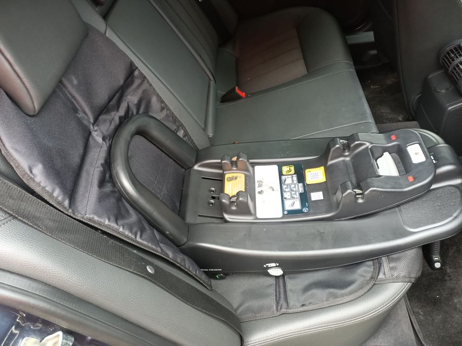 Fotelik samochodowy z bazą ISOFIX
