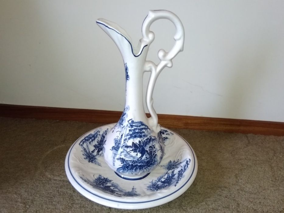 Jarro com bacia pintado ã mão