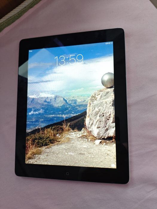 Продам iPad 2 32 gb , цілий, блокований дисплей, з icloud

Гарний стан