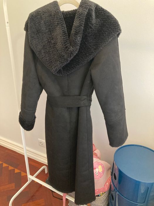 Casaco comprido de inverno preto