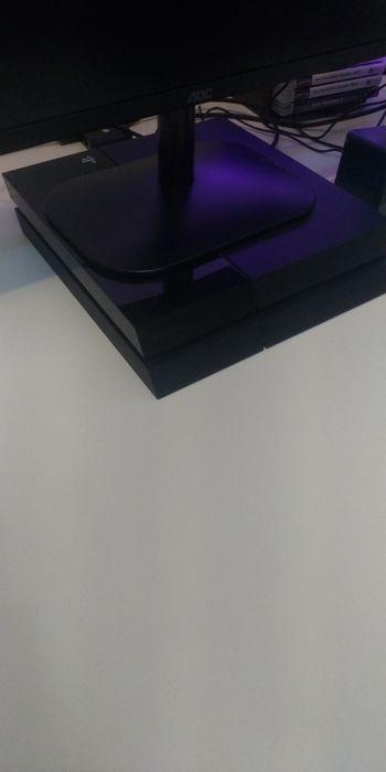 Ps4 sem comandos mas com cabos