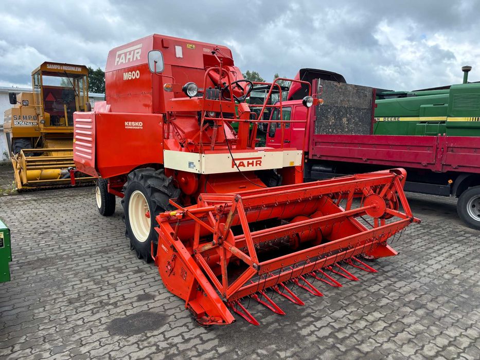 комбайн Deutz Fahr M600 з Німеччини.