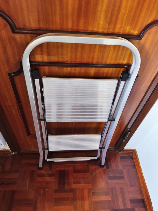 Escadote em alumínio