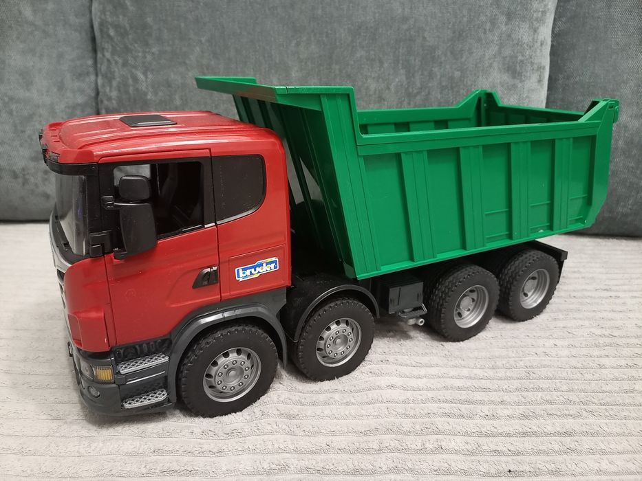 Машинка самоскид Scania від Bruder