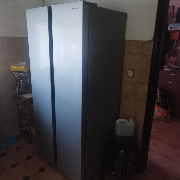 Frigorífico Americano Hisense como novo