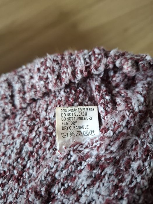 Melanżowy sweter z sercem