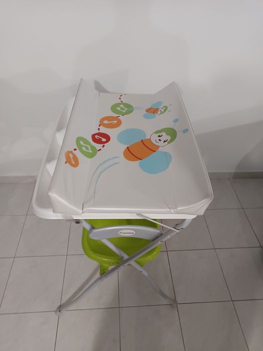 Banheira com muda fraldas