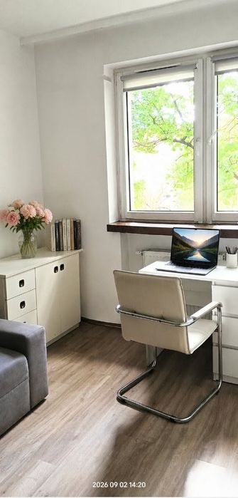 Przytulny pokój dla studentki / kobiety pracujacej