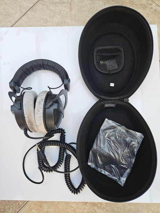 Nowe słuchawki studyjne Beyerdynamic DT 770 PRO 250 Ohm z czarnym etui