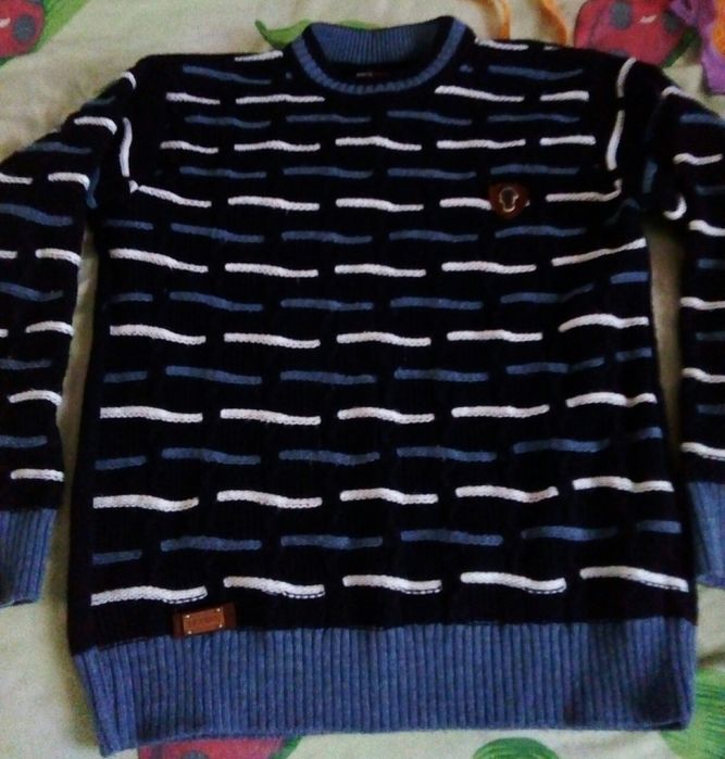 Свитер на мальчика (9-12лет)