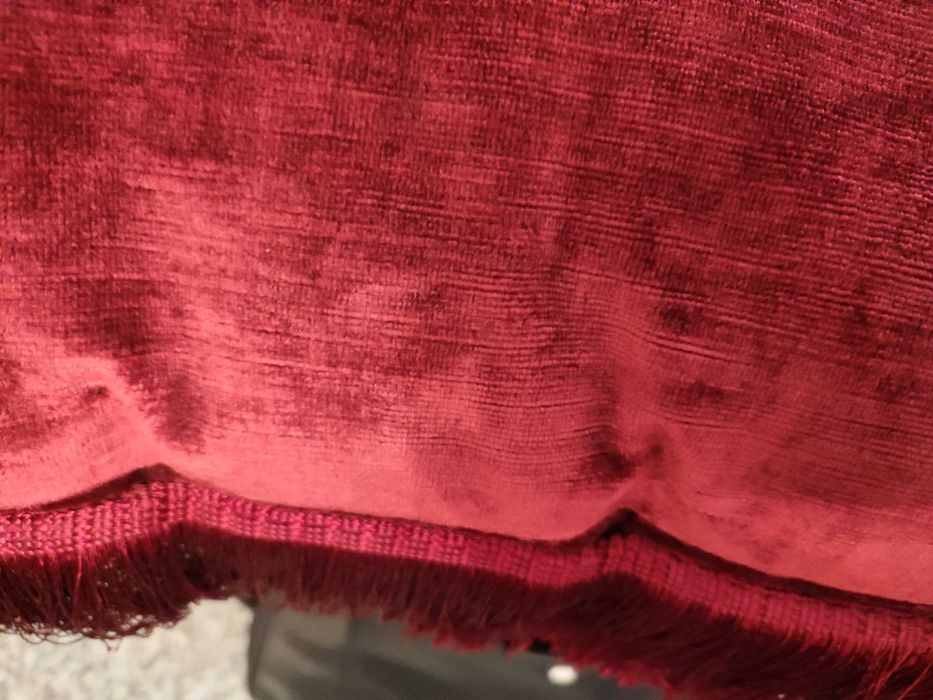 Almofada em veludo grená e franjas - Nova