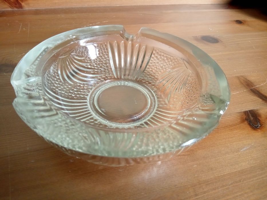 Szklana popielniczka 14cm z PRL-u