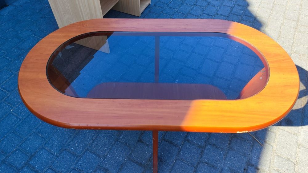 Stolik kawowy ze szklanym blatem