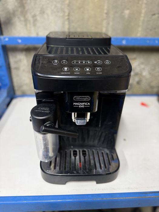 Кавомашина Delonghi Magnifica Evo ECAM