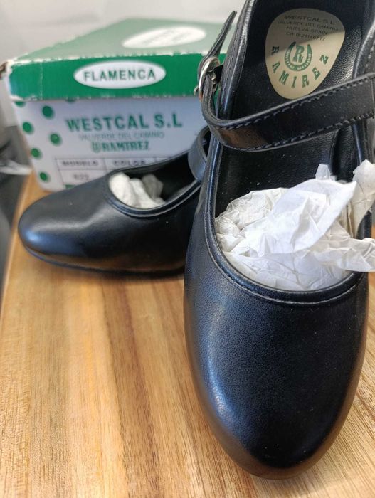 Sapatos de sevilhana NOVOS - Tam 33 (iniciação)