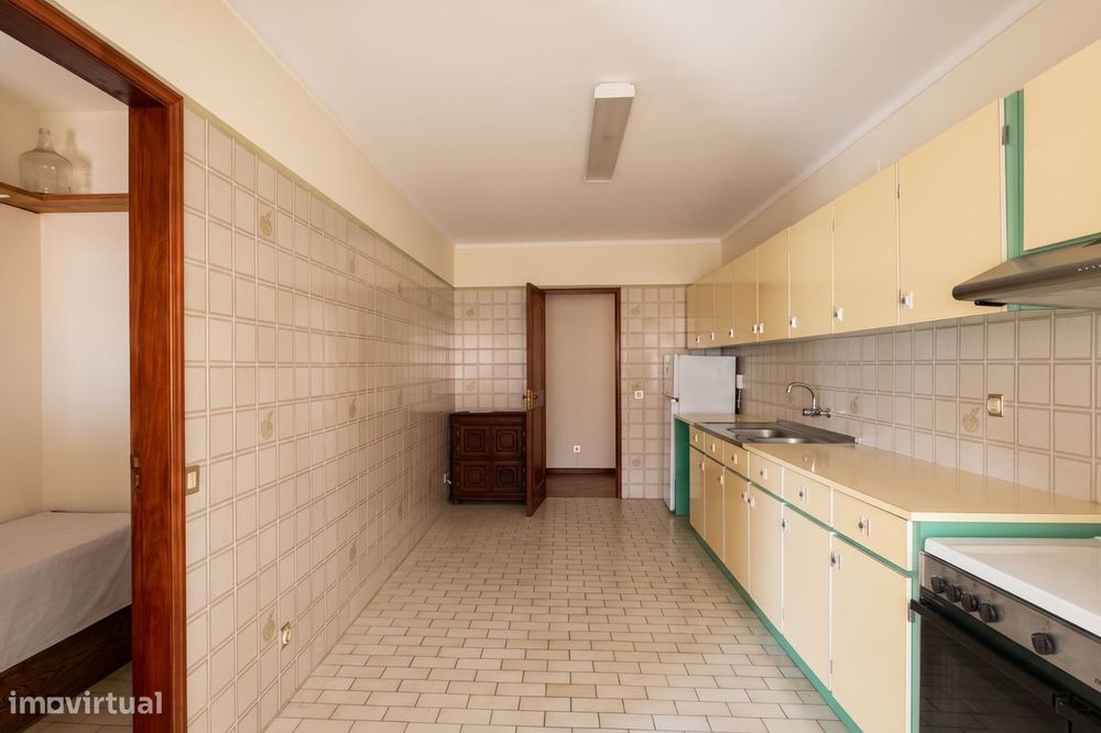 Apartamento T2 em Anadia com Garagem