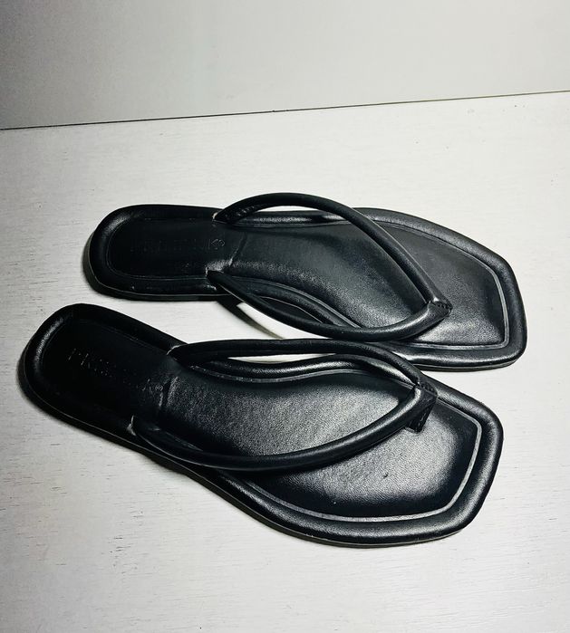 Жіночі босоніжки чорні 35 розмір шльопки шльопанці сланці