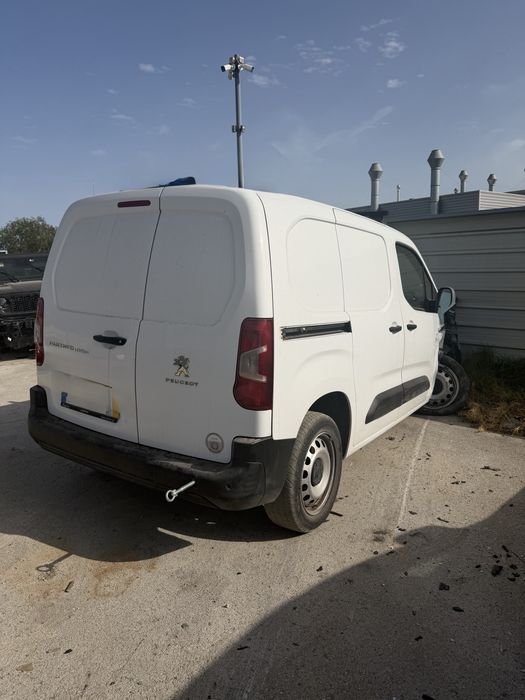Peugeot partner  1.5 cdi. Sinistrado