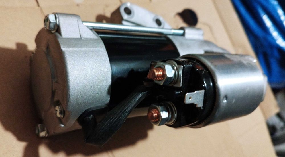 Motor de arranque completamente novo.