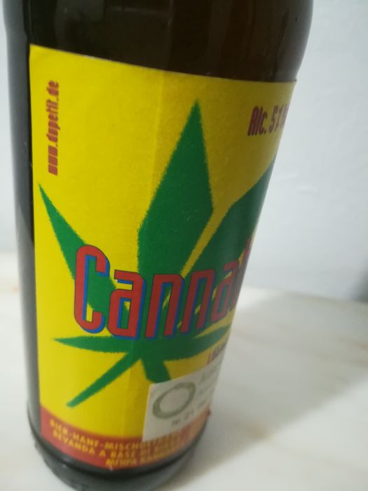 Garrafa canabia coleção64409549376769121