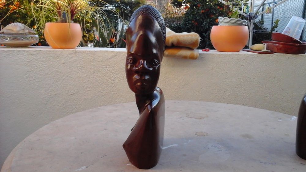 Bustos Africanos em madeira maciça