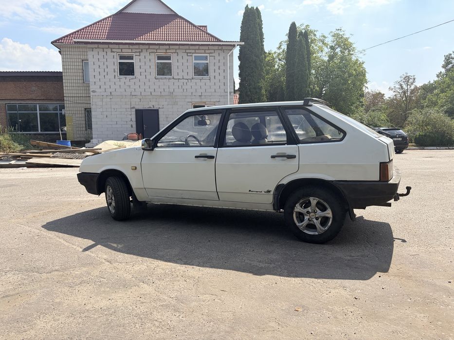 ВАЗ 2109 вгарному стані.