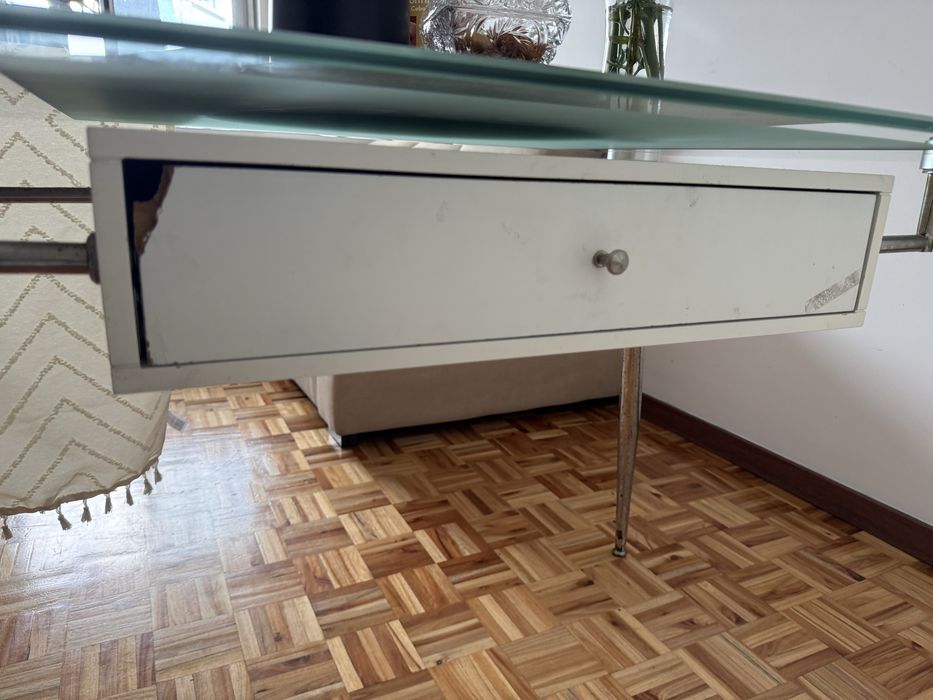 Mesa pequena de vidro