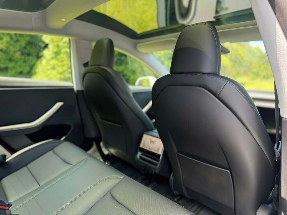 Tesla Model 3      2025
