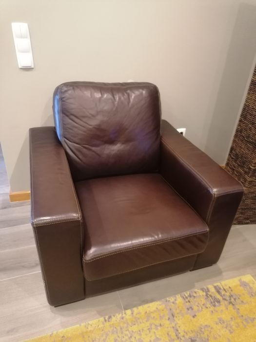 Conjunto de sofás em pele: 2 de 1 lugar e 1 de 3