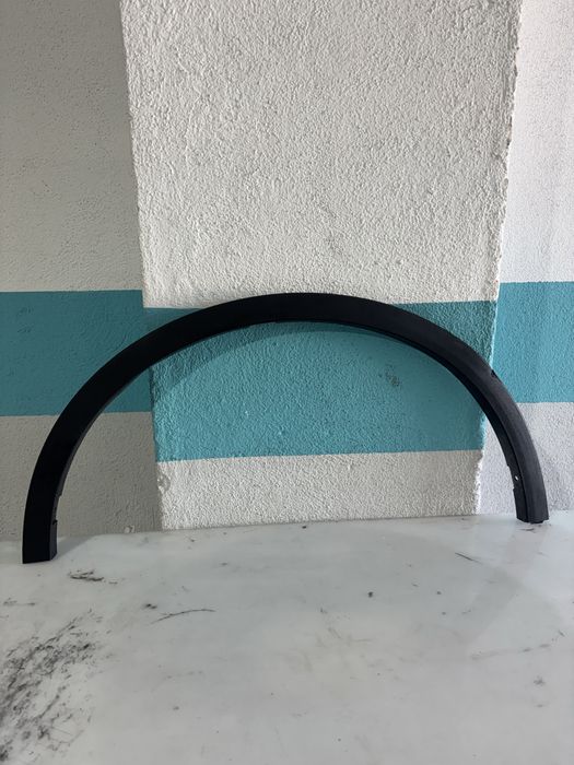 Friso do arco de roda (guardalamas) dianteiro esquerdo Maxus eDeliver 3 ...