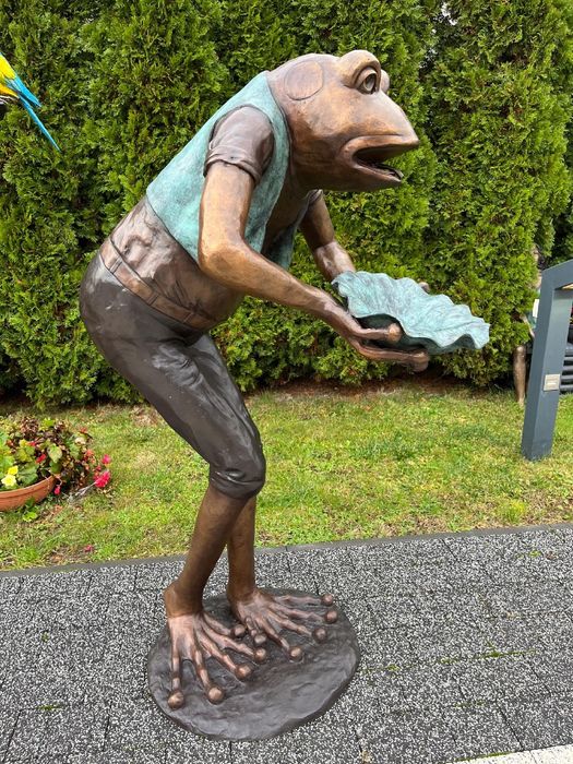 Żaba żebraczka-fontanna z brązu duża