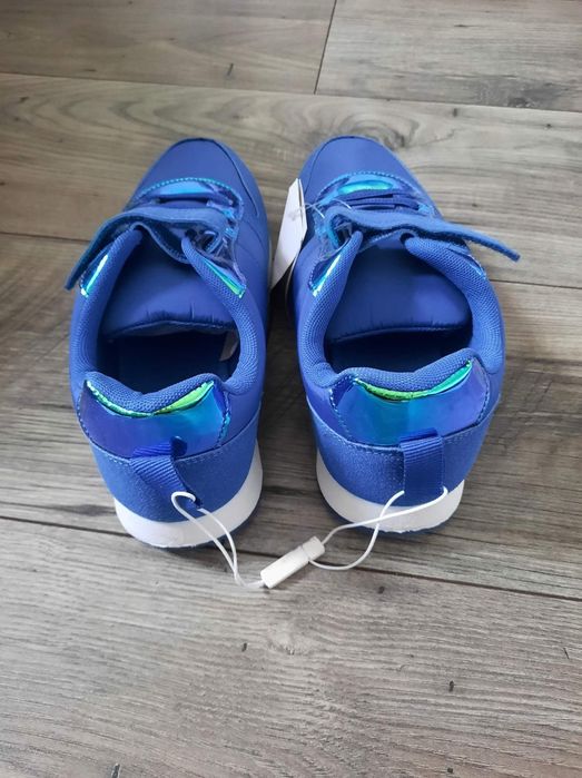Nowe buty  Reserved rozmiaru 38