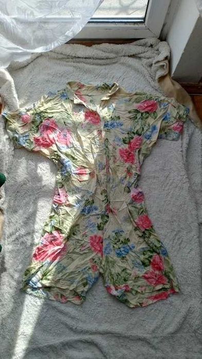 Krótki kombinezon zielony miętowy kwiaty L krótkim rękawem guziki