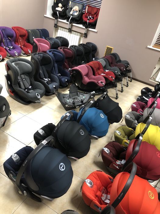Автокрісла Шоурум Cybex Britax Recaro Maxi Cosi Автолюлька бустер