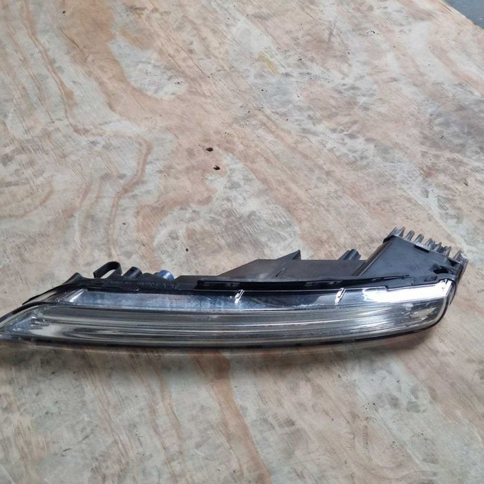 Дневные ходовые огни поворотник LED на Porsche Cayenne 958