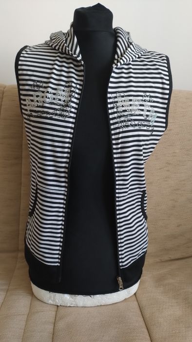 Kamizelka z kapturem z lekkiej dzianiny w paski czarno-białe/ rozm.S/M