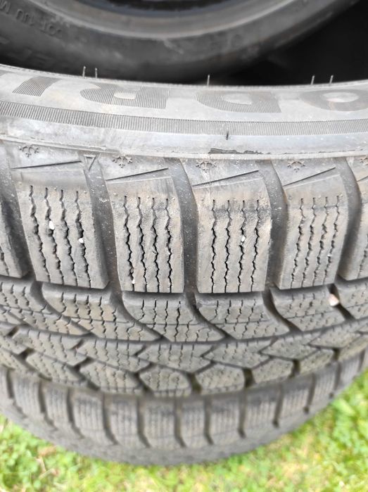 Opony zimowe 235/50/19 Goodride 2024r