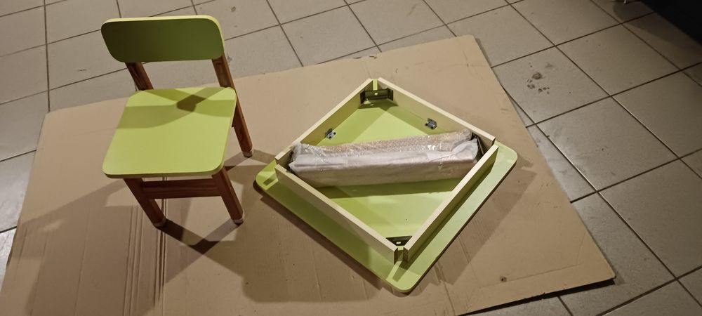 Дитячий стіл і стілець