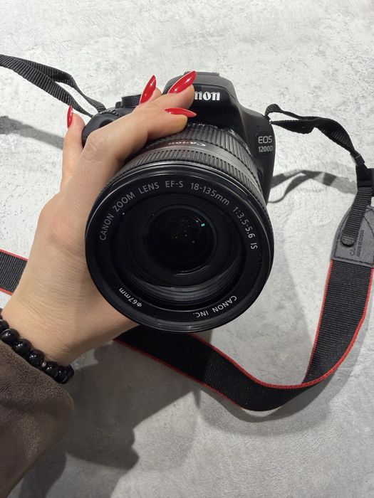 Canon EOS 1200D + об’єктив Canon EF-S 18-135 mm