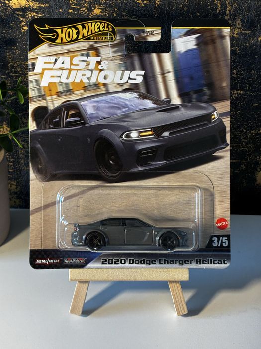 2020 Dodge Charger Hellcat Hot Wheels Premium - Stan idealny