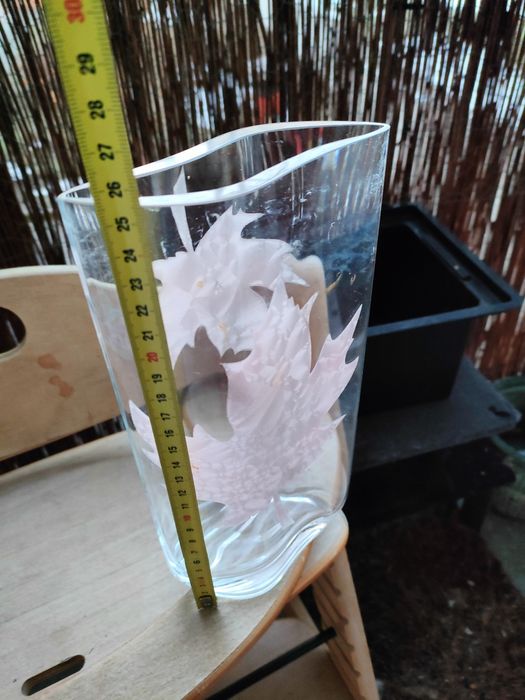 Wazon szkło z worem liści