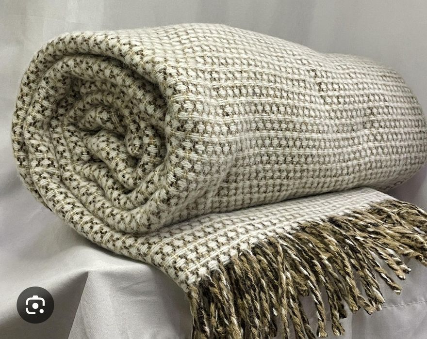 Примемо в дар теплі ковдри, пледи для захисників