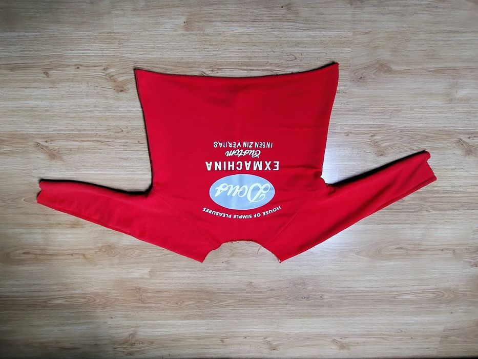 Świetna czerwona bluza