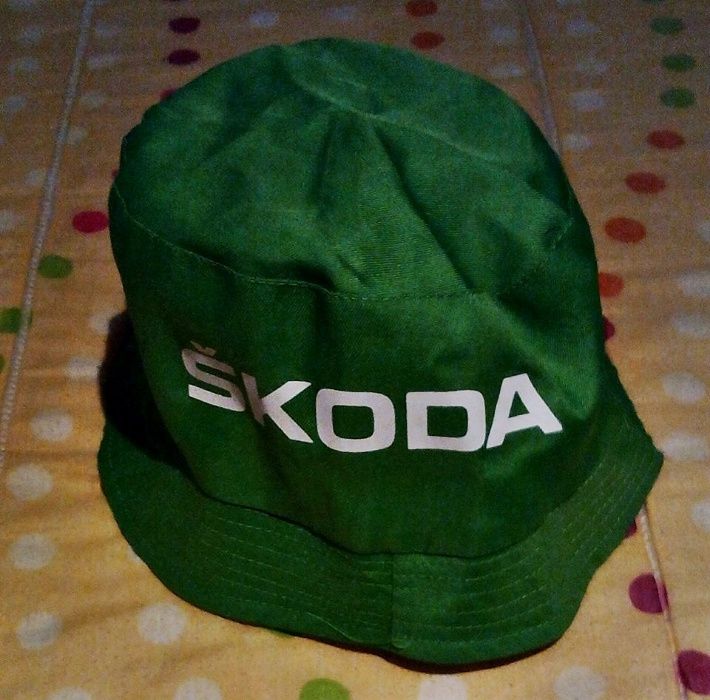 Chapéus novos vários