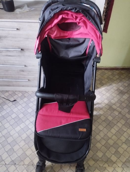 Продам коляску фірми joy в хорошому стані є один нюанс видно на фото