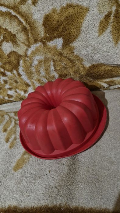 Silikonowa forma babki do pieczenia