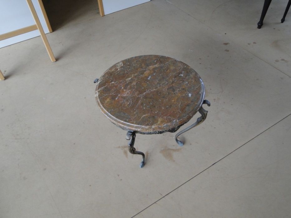 Mesa de centro em latão com tampo em pedra - óptimo estado