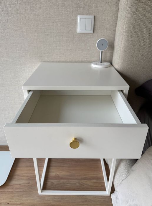 2 mesas de cabeceira (ikea)